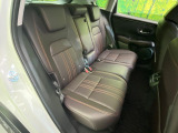 後部座席も気になるようなキズ・汚れやへたり等、大きなダメージはなく、良好な状態です。