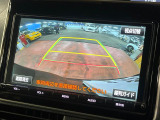 【バックカメラ】駐車時に後方がリアルタイム映像で確認できます。大型商業施設や立体駐車場での駐車時や、夜間のバック時に大活躍!運転スキルに関わらず、今や必須となった装備のひとつです!
