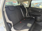 後部座席も気になるようなキズ・汚れやへたり等、大きなダメージはなく、良好な状態です。