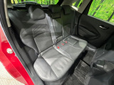 後部座席も気になるようなキズ・汚れやへたり等、大きなダメージはなく、良好な状態です。