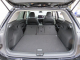 後席を倒せば、これだけの荷室スペースを確保出来ます。