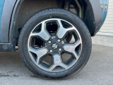 【純正15インチアルミホイール】外観にマッチした純正アルミホイールを装着しております。各種社外アルミホイールや、スタッドレスタイヤも取扱いしております。是非ご相談ください♪