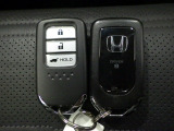 スマートキー付!キーを取り出さなくてもドアロックの施錠・開錠、エンジンの始動が出来ます!雨の日や荷物の多い日にとても便利ですね♪