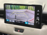 【バックカメラ】駐車時に後方がリアルタイム映像で確認できます。大型商業施設や立体駐車場での駐車時や、夜間のバック時に大活躍!運転スキルに関わらず、今や必須となった装備のひとつです!