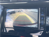 バックガイドモニターで、後方を確認しながら安心して駐車することができます。運転初心者も熟練者も必須の機能ですよ!