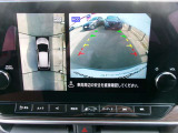 アラウンドビューモニター。空の上から見下ろすような視点でスムース駐車。