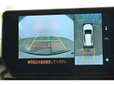 【パノラミックビューモニター】車両を上から見たような映像をディスプレイオーディオに表示します◇運転席からの目視だけでは見にくい車両周辺の状況をリアルタイムで表示します