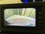 【バックカメラ】駐車時に後方がリアルタイム映像で確認できます。大型商業施設や立体駐車場での駐車時や、夜間のバック時に大活躍!運転スキルに関わらず、今や必須となった装備のひとつです!