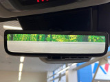 【デジタルインナーミラー】後席の大きな荷物や同乗者で後方が確認しづらい時でも安心!カメラが撮影した車両後方の映像をルームミラー内に表示。クリアな視界で状況の確認が可能です!