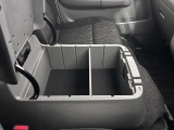 【グローブボックス】収納スペースも充実しております。