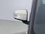 【ウインカー付ドアミラー】視認性が上がり、車・バイク事故防止にもつながります。