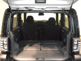 シートを倒すとほぼフラットな荷室になります!荷物を置く部分は汚れにくい防汚素材☆汚れてしまってもサッと拭き取れます!