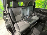 後部座席も気になるようなキズ・汚れやへたり等、大きなダメージはなく、良好な状態です。