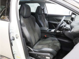 ■クロスシティ特別装備(アルカンターラ・テップレザーコンビシート、シートヒーター、運転席メモリー機構付パワーシート、電動ランバーサポート、シートマッサージ機能、各部ブルーステッチ)