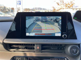 バックガイドモニターで、後方を確認しながら安心して駐車することができます。運転初心者も熟練者も必須の機能ですよ!