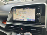 純正ナビを装備。タッチパネル式で使いやすく、お出かけもラクラクです。