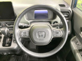 【純正革巻きステアリング】上質な革を使用することで、手にしっかり馴染みとても運転しやすいハンドルです♪