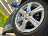 【15インチアルミホイール】外観にマッチしたアルミホイールを装着しております。各種アルミホイールや、スタッドレスタイヤも取扱いしております。是非ご相談ください♪