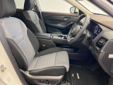 ゆったりと座れる運転席シートですのでストレスなく運転が出来ますよ!