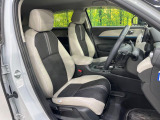 運転席シート廻りは使用感も少なく、良好な状態となっています。前オーナー様が丁寧に使っていたことがよくわかりますね。