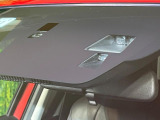【スマートブレーキサポート】走行中に前方の車両等を認識し、衝突しそうな時は警報とブレーキで衝突回避と被害軽減をアシスト。より安全にドライブをお楽しみいただけます。