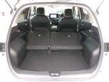 荷室広々。後席を倒して大きい荷物や長い荷物の積み込み可能に。