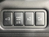 【両側パワースライドドア】スマートキーや運転席のスイッチで後席両側スライドドアの開閉が可能♪電動だから力を入れてドアを開ける必要が無く、小さなお子様でも簡単に開け閉めでき快適です♪