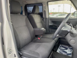 運転席シート廻りは使用感も少なく、良好な状態となっています。前オーナー様が丁寧に使っていたことがよくわかりますね。