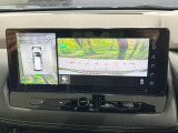【アラウンドビューモニター】専用のカメラにより、上から見下ろしたような視点で360度クルマの周囲を確認することができます☆死角部分も確認しやすく、狭い場所での切り返しや駐車もスムーズに行えます。
