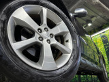 【純正17インチアルミホイール】外観にマッチした純正アルミホイールを装着しております。各種社外アルミホイールや、スタッドレスタイヤも取扱いしております。是非ご相談ください♪