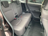 後席も十分な広さがあります。ドライブや遠出をした際にも、車内でゆったりとお寛ぎいただけます。