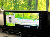 【アラウンドビューモニター】専用のカメラにより、上から見下ろしたような視点で360度クルマの周囲を確認することができます☆死角部分も確認しやすく、狭い場所での切り返しや駐車もスムーズに行えます。