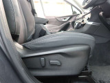 パワーシート搭載。微妙な調整が手軽にでき、ピッタリなポジションで運転することが可能です。