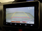 バックモニターも装備しております。バックギアに入れるとナビ画面に車の後方が映し出されます。これで後方確認も安心!