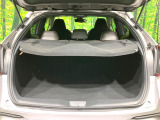 【トノカバー】デッキに積み込んだ荷物を雨風や盗難のリスクから守るトノカバーを装備。気兼ねなく荷物を積み込んでお使いいただけます。