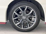 【純正アルミホイール】オシャレな純正アルミホイール付きですので見た目がカッコイイですよ♪