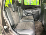 後部座席も気になるようなキズ・汚れやへたり等、大きなダメージはなく、良好な状態です。