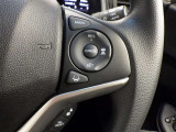 ステアリングスイッチ付き。前方から目を離すことなく操作することが可能です。