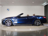 【拘りのFR】BMWが多く採用するFR車。ダイレクトでスポーティな加速感・シャープなハンドリングを実現。縦置きエンジンレイアウトにより、フラットで上質な乗り味です。
