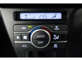 ★エアコンはオートタイプが装着済みです!オートモードにしておけば、車内温度を設定するだけで風の料や吹き出し口の切り替えを機械が行ってくれます!一年中快適な環境を作れますよ♪