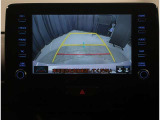 バックモニター付き。駐車の際のサポートとなり、必須アイテムのひとつですよね。それでも、バックする際は必ずご自身の目で確認をしてください。