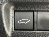 【パワーバックドア】スマートキーや運転席のボタンを押すだけでリアゲートが自動で開閉します!荷物を持っている時や、高い位置にあるバックドアを閉める際に便利な機能です♪