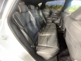 後部座席も気になるようなキズ・汚れやへたり等、大きなダメージはなく、良好な状態です。