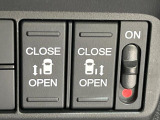 【両側パワースライドドア】スマートキーや運転席のスイッチで後席両側スライドドアの開閉が可能♪電動だから力を入れてドアを開ける必要が無く、小さなお子様でも簡単に開け閉めでき快適です♪