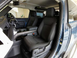 シートは座り心地もよく設計されております。また助手席も使用感は少なくきれいな状態を保って入庫しております。