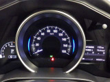 とっても見やすいメーターです。夜間時はラグジュアリーな気分にさせてくれる照明が魅力ですので、夜のドライブも楽しみになりますよ♪