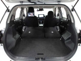 リヤシートを両方倒せば大きな荷物も車載可能です♪