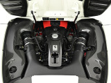 720psを発揮する3.9L・V8ツインターボエンジンをリアミッドに搭載しております。