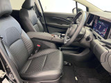 ゆったりと座れる運転席シートですのでストレスなく運転が出来ますよ!