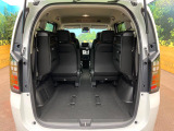 後席を格納すると、これだけの広さが!シーンに合わせたシートアレンジで、大きな荷物も積むことが出来ます♪